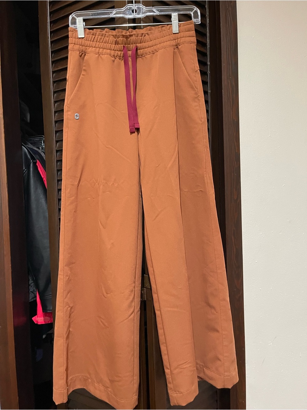 FIGS Allison High Rise Ultra wide-leg Scrub Pants in MOCHA PETITE LENGTH